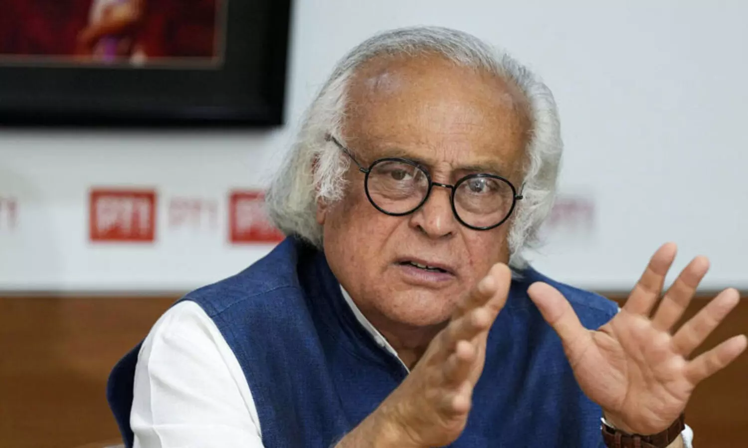 സെബി മേധാവിയുടെ ഉത്തരങ്ങൾ കൂടുതൽ ചോദ്യങ്ങൾ ഉയർത്തുന്നു; നിർമലക്ക് മറുപടിയുമായി ജയറാം രമേശ്