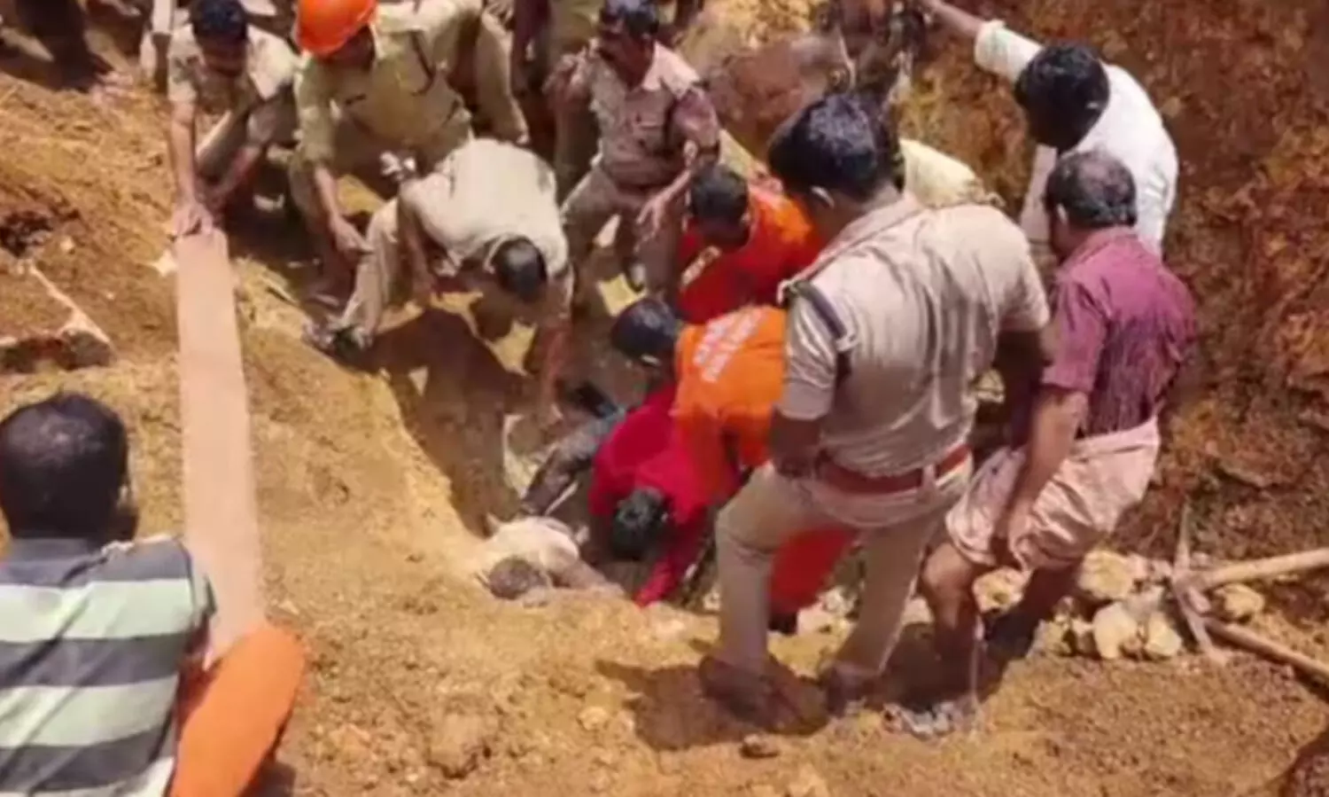 നെയ്യാറ്റിൻകരയിൽ മണ്ണിടിഞ്ഞ് അപകടം