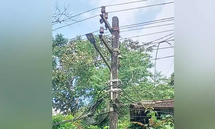 തെരുവുവിളക്കുകൾ കണ്ണടച്ചു; വെള്ളമുണ്ട ഇരുട്ടിൽ