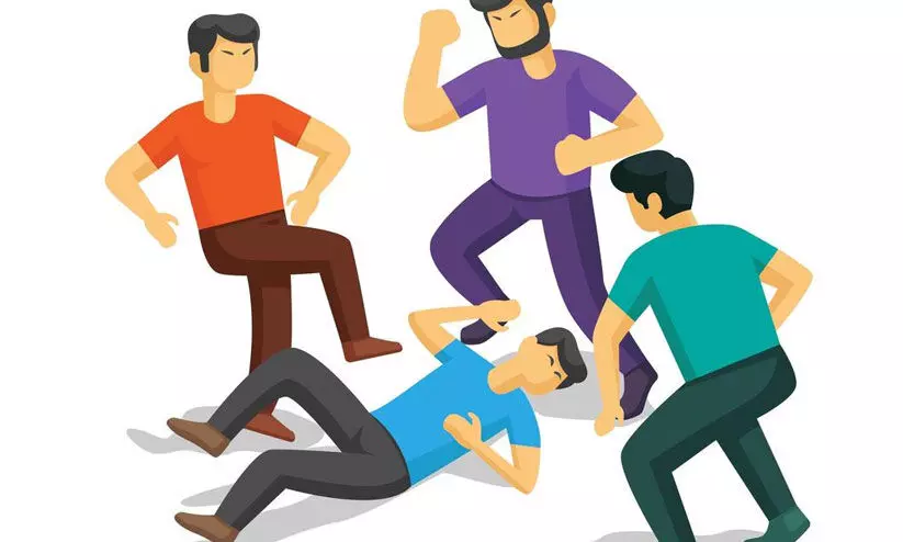 സം​ഭാ​വ​ന ആ​വ​ശ്യ​പ്പെ​ട്ട് ടാ​ങ്ക​ർ ലോ​റി ഡ്രൈ​വ​ർ​ക്ക് മ​ർ​ദ​നം