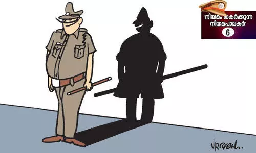 കാക്കി മാഞ്ഞു, കാവി തെളിഞ്ഞു