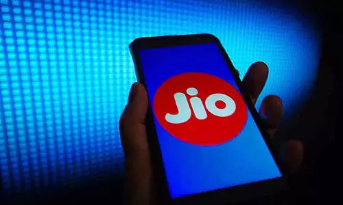 ജിയോ നെറ്റ്‌വർക്ക് വ്യാപകമായി തകരാറിലായി; ബാധിച്ചത് പതിനായിരക്കണക്കിനാളുകളെ