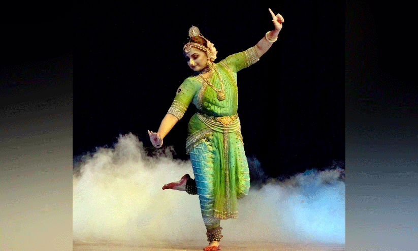 സ്ത്രീകരുത്തിന്റെ കനൽക്കാറ്റായി ‘ഗംഗ’; നിറഞ്ഞ സദസ്സിൽ അവതരണം സ്ത്രീകരുത്തിന്റെ കനൽക്കാറ്റായി ‘ഗംഗ’; നിറഞ്ഞ സദസ്സിൽ അവതരണം