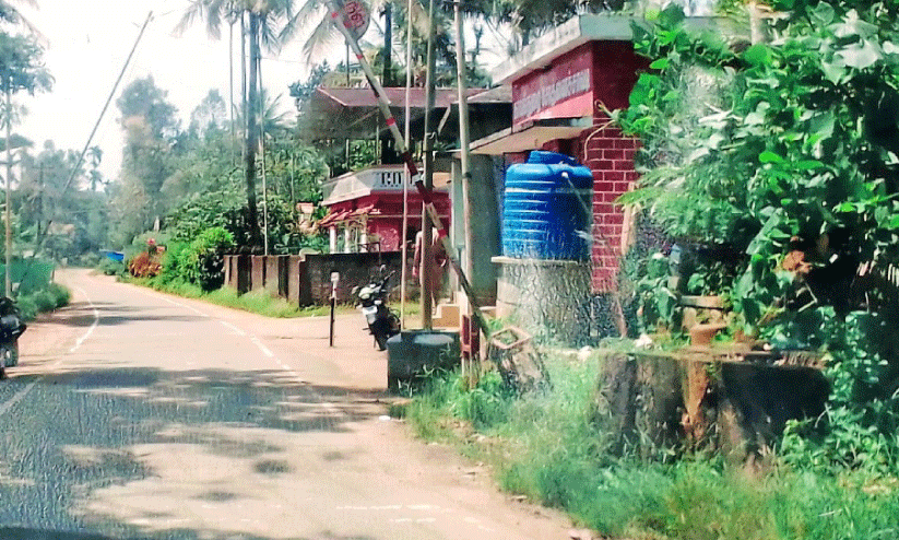 ബസ് സർവിസ് നിർത്തിയിട്ട് ഒരു വർഷം; സുൽത്താൻ ബത്തേരി-കോളിമൂല യാത്രക്കാർ പെരുവഴിയിൽ ബസ് സർവിസ് നിർത്തിയിട്ട് ഒരു വർഷം; സുൽത്താൻ ബത്തേരി-കോളിമൂല യാത്രക്കാർ പെരുവഴിയിൽ