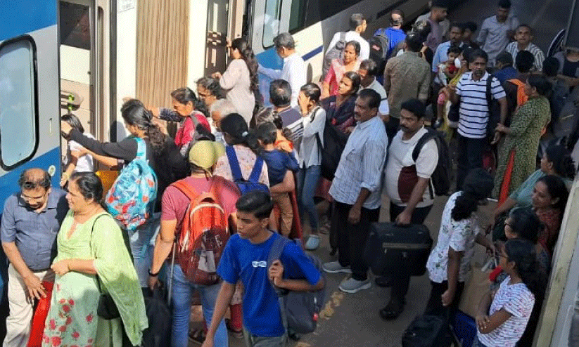 ഓ​ണാ​വ​ധി ക​ഴി​ഞ്ഞ് മ​ട​ങ്ങാ​ൻ പെ​ടാ​പ്പാ​ട്