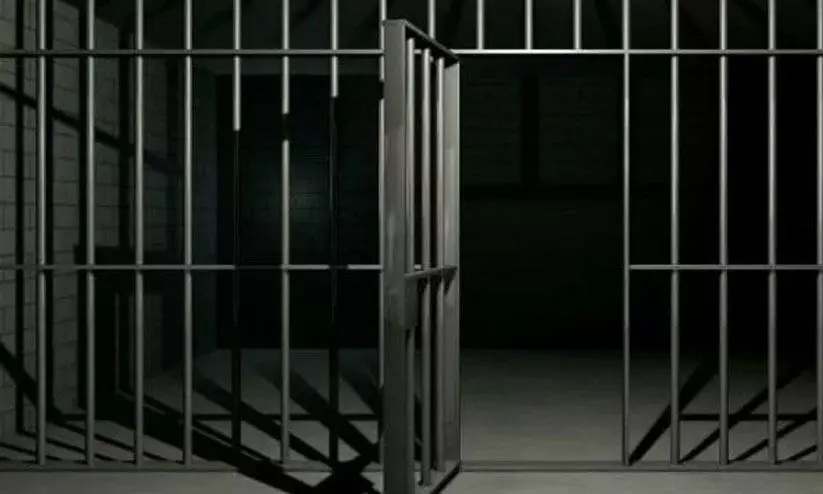 പോക്സോ കേസിൽ രണ്ടാനച്ഛനെ കോടതി വെറുതെ വിട്ടു പോക്സോ കേസിൽ രണ്ടാനച്ഛനെ കോടതി വെറുതെ വിട്ടു