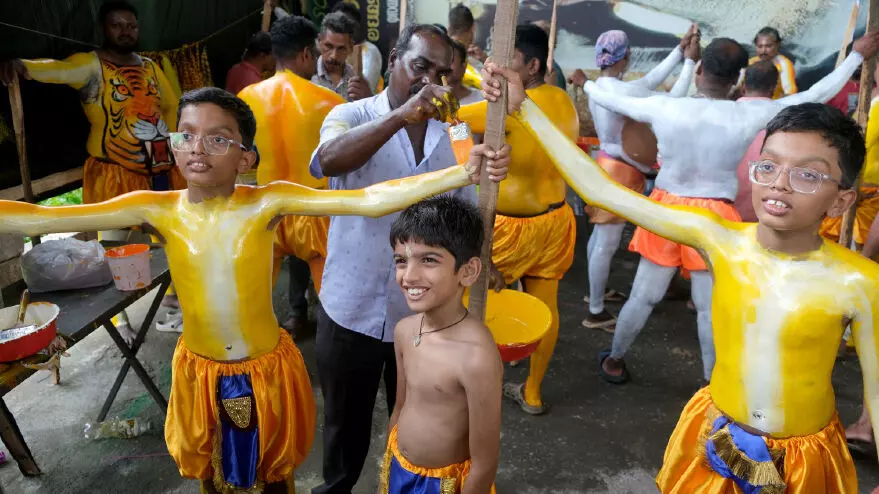 ഓണനാളിൽ ആനന്ദം നിറച്ച് പുലികളി അരങ്ങേറി ഓണനാളിൽ ആനന്ദം നിറച്ച് പുലികളി അരങ്ങേറി