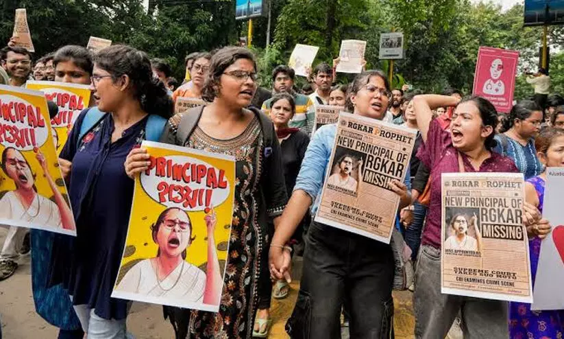 ബംഗാളിൽ സമരം പിൻവലിക്കാതെ ജൂനിയർ ഡോക്ടർമാർ ബംഗാളിൽ സമരം പിൻവലിക്കാതെ ജൂനിയർ ഡോക്ടർമാർ