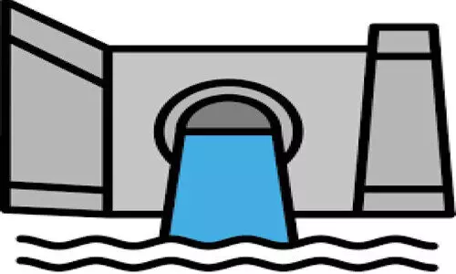 അശാസ്​ത്രീയ ഓട നിർമാണം യാത്രക്കാരെ വലക്കുന്നു