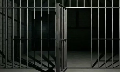 പോക്സോ കേസിൽ രണ്ടാനച്ഛനെ കോടതി വെറുതെ വിട്ടു പോക്സോ കേസിൽ രണ്ടാനച്ഛനെ കോടതി വെറുതെ വിട്ടു