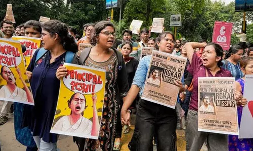 ബംഗാളിൽ സമരം പിൻവലിക്കാതെ ജൂനിയർ ഡോക്ടർമാർ