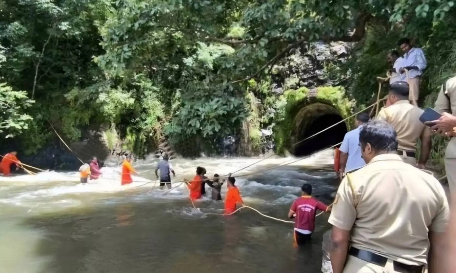ഓണാവധിക്ക് മുത്തച്ഛന്റെ വീട്ടിലെത്തിയ രണ്ട് കുട്ടികളെ ഡാമിൽ കാണാതായി; ഒരാളുടെ മൃതദേഹം കണ്ടെടുത്തു