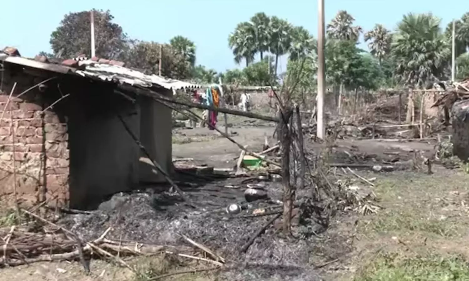 ബിഹാറിൽ 21 ദലിത് കുടുംബങ്ങളുടെ വീടുകൾക്ക് തീയിട്ടു; ജംഗിൾ രാജെന്ന് കോൺഗ്രസ്