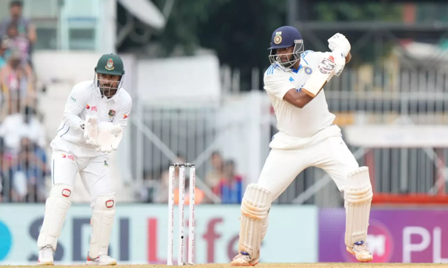 അശ്വിന് സെഞ്ച്വറി (108 പന്തിൽ 100*); കട്ടക്ക് കൂടെനിന്ന് ജദേജയും; കരകയറി ഇന്ത്യ; ബംഗ്ലാദേശിനെതിരെ 300 കടന്നു