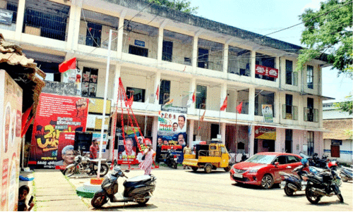 ബാനറുകളിൽ മുങ്ങി നെയ്യാറ്റിൻകര മിനി സിവിൽ സ്റ്റേഷൻ