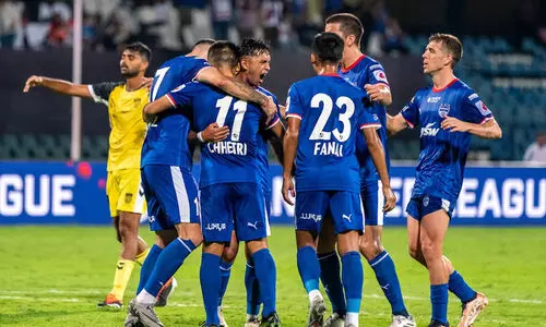 സുനിൽ ഛേത്രിക്ക് ഇരട്ട ഗോൾ; ഹൈദരാബാദിനെ വീഴ്ത്തി ബംഗളൂരു