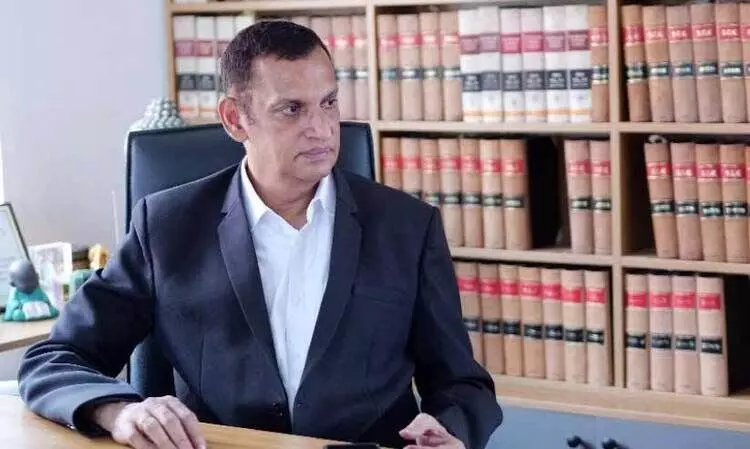 അധികാരവും   ചെറുത്തുനിൽപ്പും