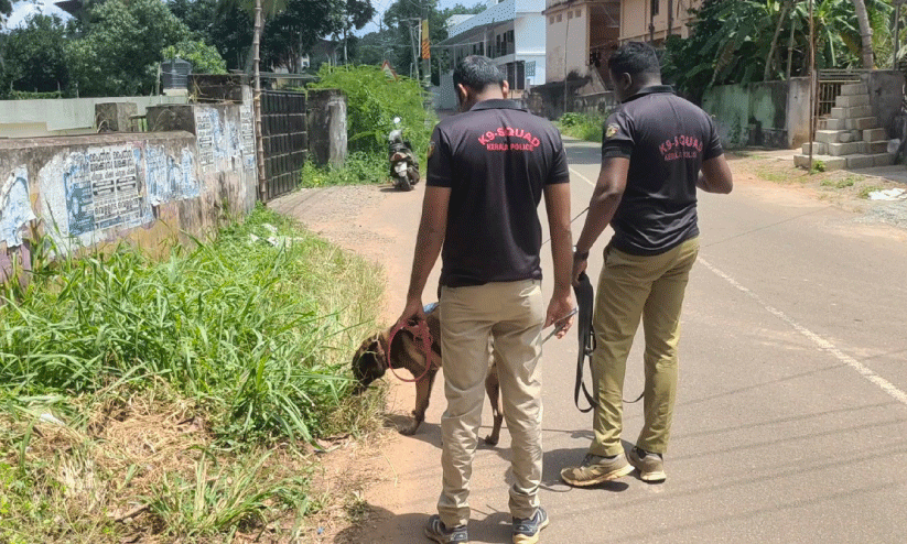 വിവാഹവീട്ടിൽനിന്ന് മോഷ്ടിച്ച 25 പവൻ തിരികെവെച്ച് മോഷ്ടാവ് വിവാഹവീട്ടിൽനിന്ന് മോഷ്ടിച്ച 25 പവൻ തിരികെവെച്ച് മോഷ്ടാവ്