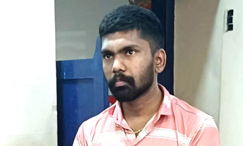 ഓൺലൈൻ ഷെയർ ട്രേഡിങ് തട്ടിപ്പ്; മുഖ്യപ്രതി അറസ്റ്റിൽ ഓൺലൈൻ ഷെയർ ട്രേഡിങ് തട്ടിപ്പ്; മുഖ്യപ്രതി അറസ്റ്റിൽ