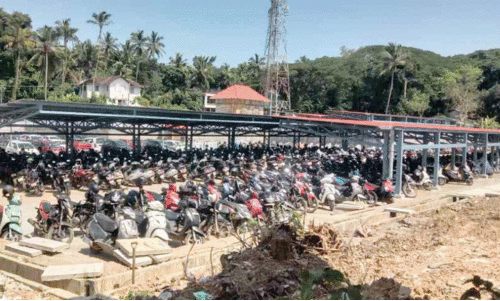 Vadakara railway station parking