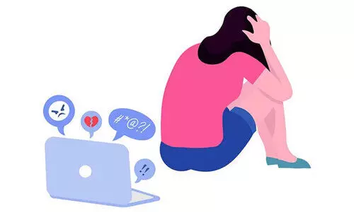 സോഷ്യൽ മീഡിയ വഴി അശ്ലീലസന്ദേശം; വൈദികൻ നിയമനടപടിക്ക്