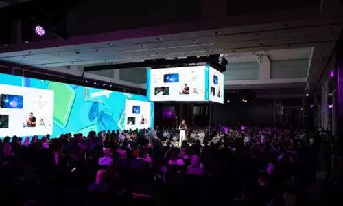 വ​ൺ ബി​ല്യ​ൺ ഫോ​ളോ​വേ​ഴ്​​സ്​ സ​മ്മി​റ്റ്