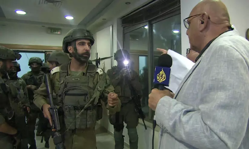 ഇസ്രായേൽ സേനയുടെ റെയ്ഡ്; അൽ ജസീറ ചാനൽ ഓഫിസ് പൂട്ടിച്ചു ഇസ്രായേൽ സേനയുടെ റെയ്ഡ്; അൽ ജസീറ ചാനൽ ഓഫിസ് പൂട്ടിച്ചു