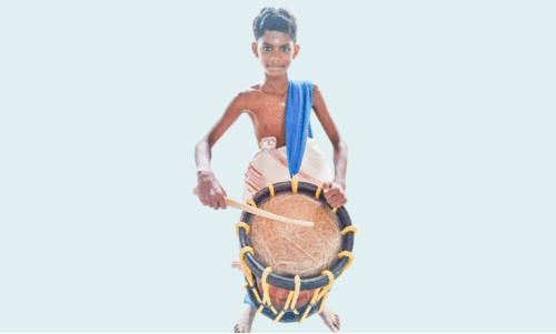 മലയാളത്തിന്റെ മേളകലയെ നെഞ്ചേറ്റി ഉത്തര്പ്രദേശുകാരൻ ബാലന് മലയാളത്തിന്റെ മേളകലയെ നെഞ്ചേറ്റി ഉത്തര്പ്രദേശുകാരൻ ബാലന്