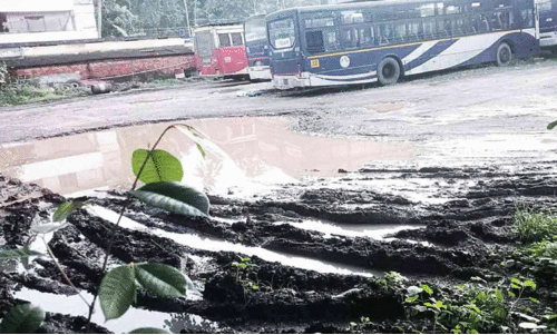 അധികൃതരുടെ അവഗണന; ട്രാന്‍സ്‌പോര്‍ട്ട് ഗാരേജ് മഴയിൽ ചളിക്കളം