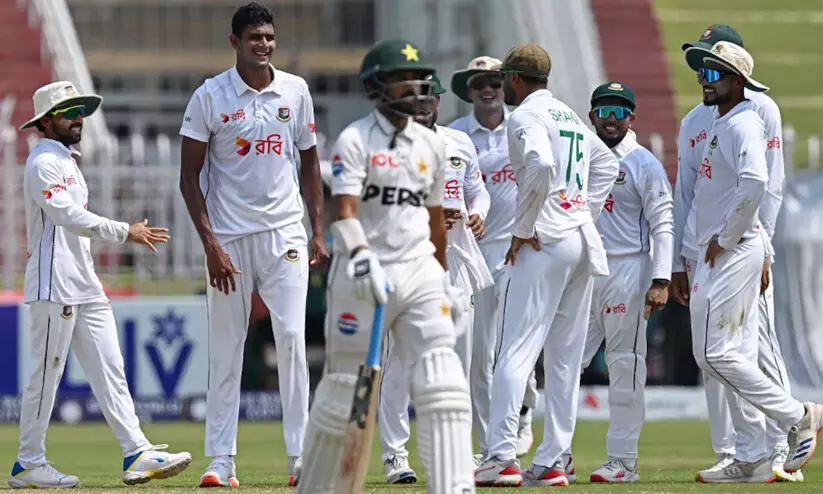 ‘നിരക്ഷരരായ ജനങ്ങളെ, എന്താണ് നിങ്ങൾ കുട്ടികളെ പഠിപ്പിക്കുന്നത്’; ഇന്ത്യയുടെ ടെസ്റ്റ് ജയത്തിനു പിന്നാലെ പാകിസ്താൻ ക്രിക്കറ്റ് ബോർഡിനെ വിമർശിച്ച് മുൻതാരം ‘നിരക്ഷരരായ ജനങ്ങളെ, എന്താണ് നിങ്ങൾ കുട്ടികളെ പഠിപ്പിക്കുന്നത്’; ഇന്ത്യയുടെ ടെസ്റ്റ് ജയത്തിനു പിന്നാലെ പാകിസ്താൻ ക്രിക്കറ്റ് ബോർഡിനെ വിമർശിച്ച് മുൻതാരം