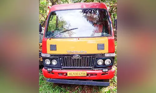 വനമേഖലയിൽ ഹോട്ടൽ മാലിന്യം തള്ളിയ മൂന്നംഗ സംഘം പിടിയിൽ