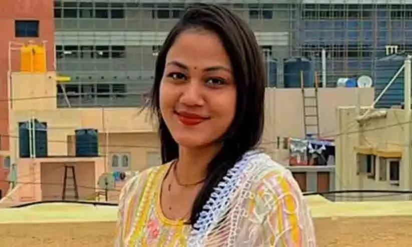 യുവതിയെ കൊലപ്പെടുത്തി കഷ്ണങ്ങളാക്കി ഫ്രിഡ്ജിൽ സൂക്ഷിച്ച സംഭവത്തിന് പിന്നിൽ കാമുകനെന്ന ആരോപണവുമായി ഭർത്താവ് യുവതിയെ കൊലപ്പെടുത്തി കഷ്ണങ്ങളാക്കി ഫ്രിഡ്ജിൽ സൂക്ഷിച്ച സംഭവത്തിന് പിന്നിൽ കാമുകനെന്ന ആരോപണവുമായി ഭർത്താവ്