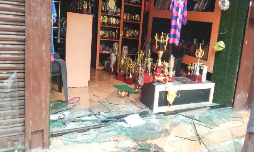 റാന്നി സ്ഫോടനം: ഞെട്ടിവിറച്ച് നാട്ടുകാരും വ്യാപാരികളും റാന്നി സ്ഫോടനം: ഞെട്ടിവിറച്ച് നാട്ടുകാരും വ്യാപാരികളും