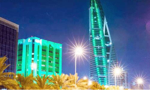 പ​ച്ച​യ​ണി​ഞ്ഞ കെ​ട്ടി​ട​ങ്ങ​ൾ