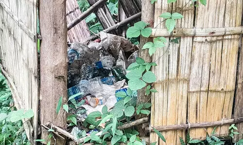 പ്ലാ​സ്റ്റി​ക് മാ​ലി​ന്യം കു​മി​ഞ്ഞ്​ കുട്ടവഞ്ചി സവാരികേന്ദ്രം