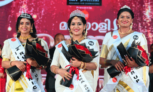 മ​ല​യാ​ളി മ​ങ്ക