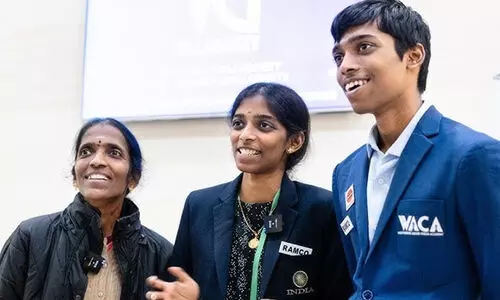 ഈ അച്ഛനും അമ്മയും ഡബ്ൾ ഹാപ്പി!