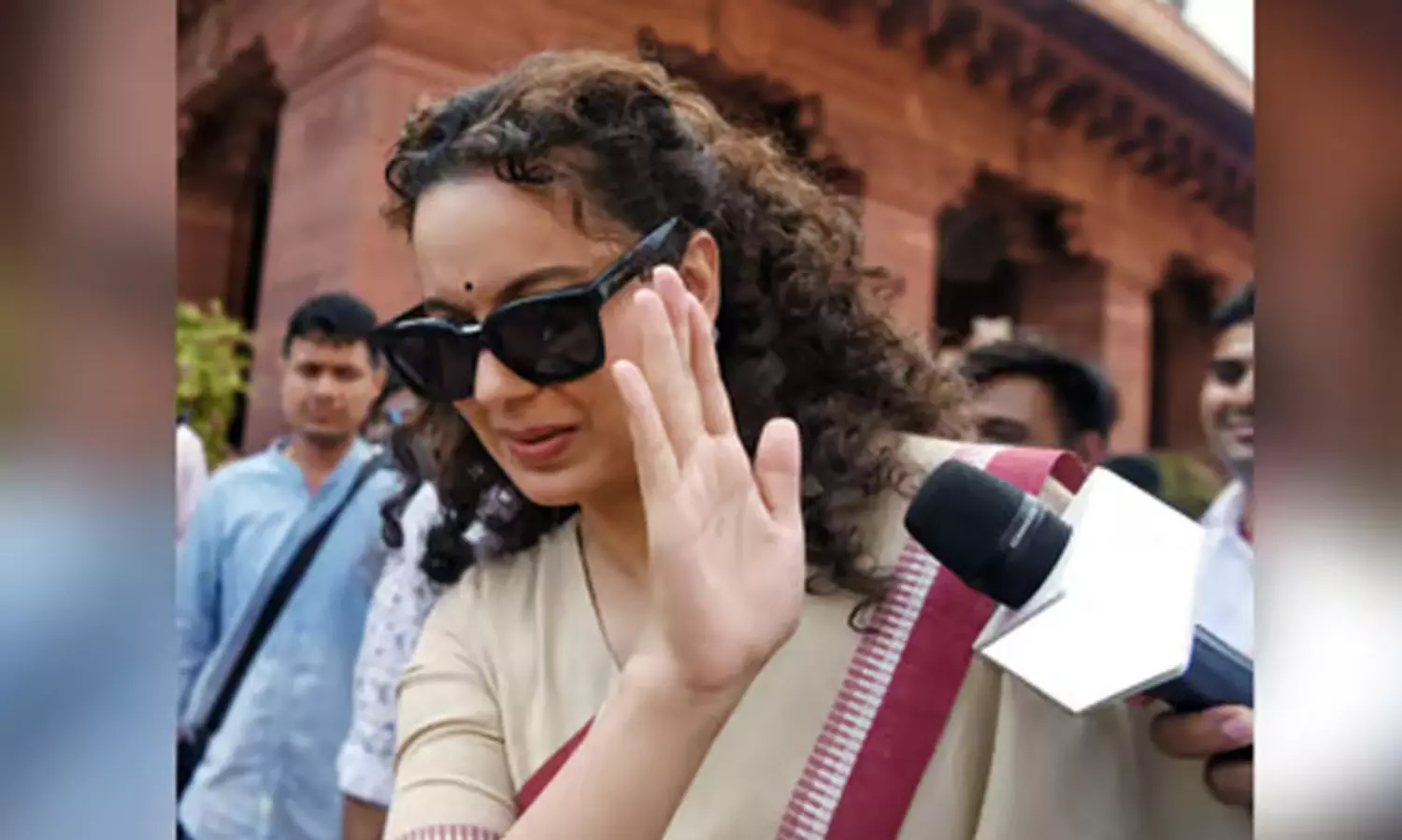 കർഷക വിരുദ്ധ പരമാർശത്തിൽ കങ്കണയെ വിടാതെ ബി.ജെ.പി; ബി.ജെ.പിയുടെ കർഷക വിദ്വേഷം രാജ്യം തിരിച്ചറിയുന്നുവെന്ന് ഖാർഗെ