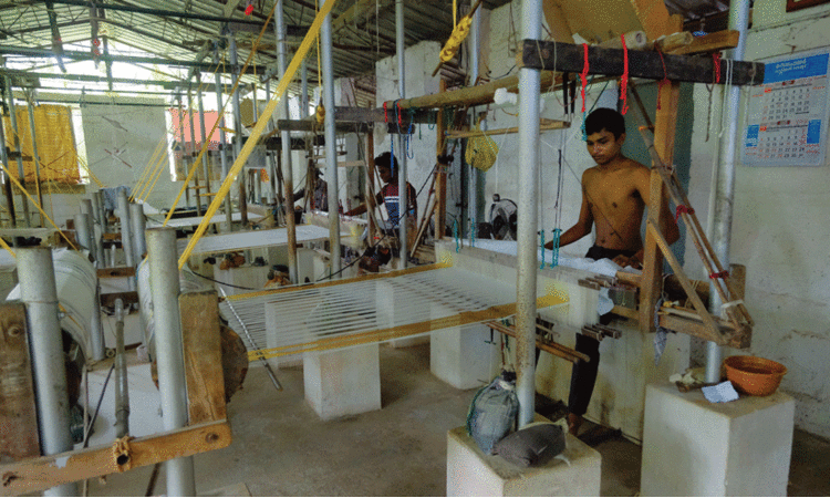 എല്ലാ വർഷവും മലയാളിയെ ഓണക്കോടി ഉടുപ്പിക്കുന്ന കൂത്താമ്പുള്ളിയിലെ തനത് വസ്ത്രങ്ങളുടെ വിശേഷങ്ങൾ