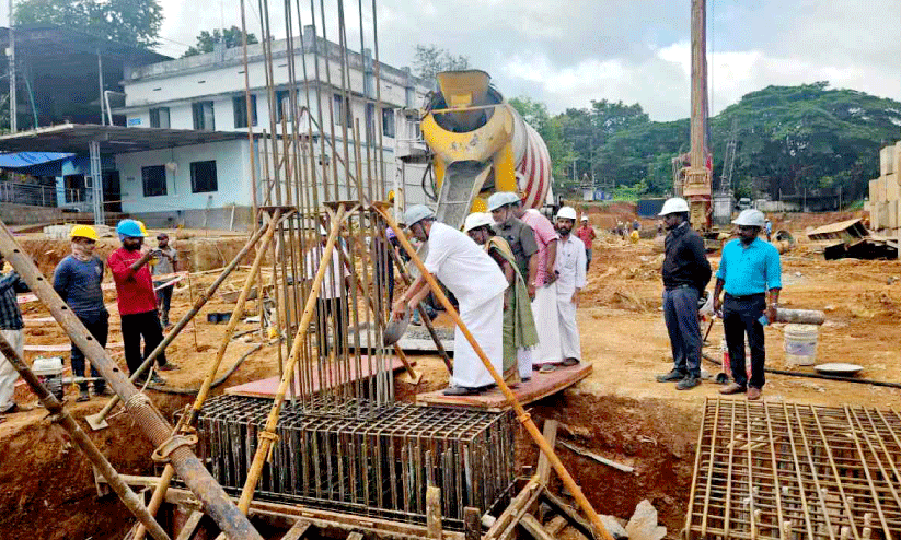 താലൂക്ക് ആശുപത്രി കെട്ടിടത്തിന്റെ കോൺക്രീറ്റിന് തുടക്കം