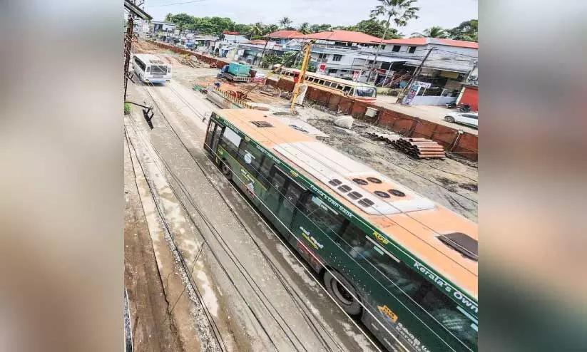 ഉയരപ്പാത നിർമാണം; ദേശീയപാതയിൽ വാഹനങ്ങൾ ഗണ്യമായി കുറഞ്ഞു ഉയരപ്പാത നിർമാണം; ദേശീയപാതയിൽ വാഹനങ്ങൾ ഗണ്യമായി കുറഞ്ഞു