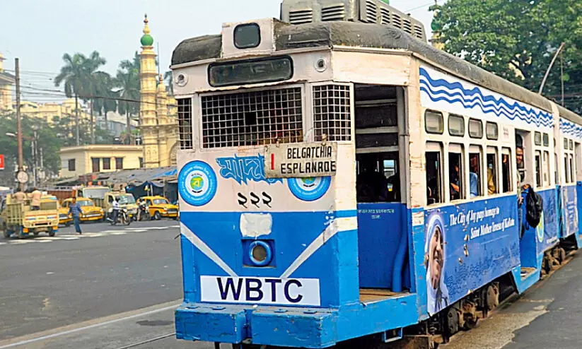 ഗു​ഡ്ബൈ ട്രാം; കൊൽക്കത്തയിലെ ‘റോ​ഡ് ട്രെ​യി​ൻ’ ഒ​ന്ന​ര​ നൂ​റ്റാ​ണ്ടിന്റെ യാത്രക്ക് വിരാമമിടുന്നു
