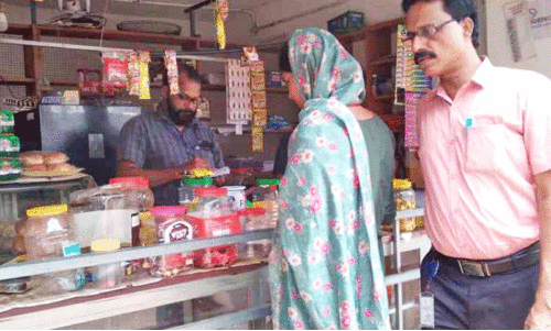 തറോപ്പൊയിലിൽ ആരോഗ്യവകുപ്പ് പരിശോധന; മൂന്നു കടകൾ അടപ്പിച്ചു