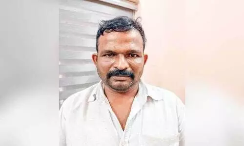 ചളിവെള്ളം തെറിച്ചു; ബസിന്‍റെ ചില്ലുടച്ച്​ ഡ്രൈവറുടെ തലയിൽ പെട്രോളൊഴിച്ച യുവാവ്​ അറസ്റ്റിൽ