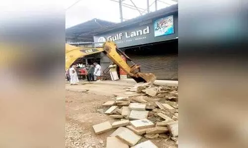 നി​ള-​ഐ.​പി.​ടി റോ​ഡ് ന​വീ​ക​ര​ണം; കൈ​യേ​റ്റം ഒ​ഴി​പ്പി​ക്ക​ൽ തു​ട​ങ്ങി