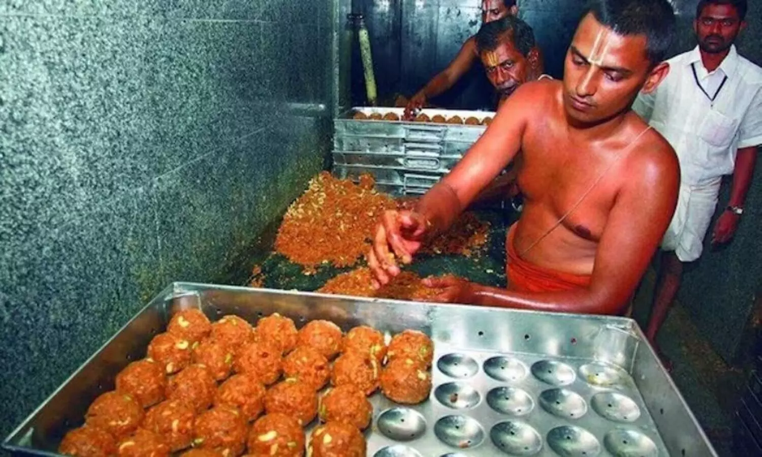 തിരുപ്പതി ലഡുവിലെ മൃഗക്കൊഴുപ്പ്: അന്വേഷിക്കാൻ പ്രത്യേക സംഘം