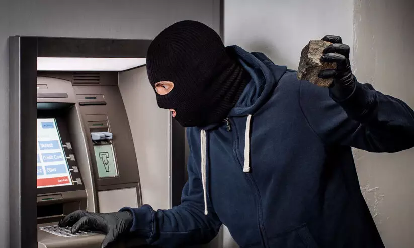 തൃശൂരിൽ മൂന്നിടത്ത് എ.ടി.എമ്മുകളിൽ കവർച്ച