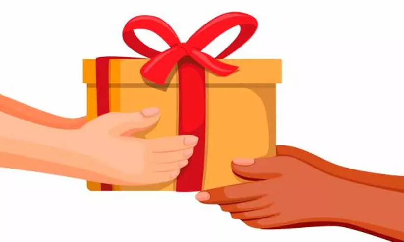 സ്നേ​ഹ​സ​മ്മാ​നം കൈ​മാ​റി