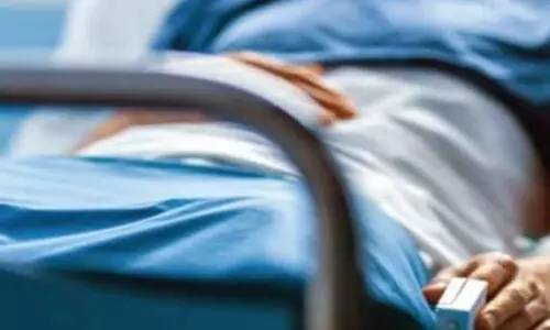 വസ്ത്രം മാറുന്നത് ഒളിഞ്ഞുനോക്കിയെന്ന് വിദ്യാർഥിനി; പൊലീസ് അന്വേഷിച്ചെത്തിയപ്പോൾ കഴുത്തറുത്ത് യുവാവ്