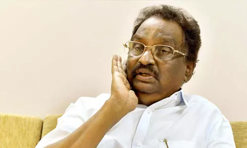 ലോകപ്രശസ്തനായ വിപ്ലവകാരി, ബുദ്ധിജീവി; തരൂരിനെ പുകഴ്ത്തി എ.കെ. ബാലൻ